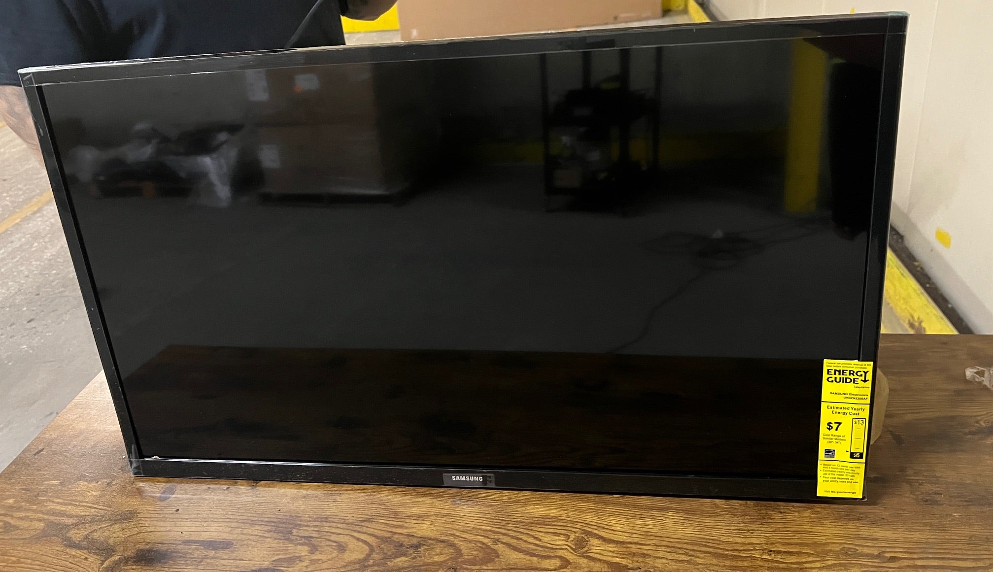 32" Class M5300 Full HD TV